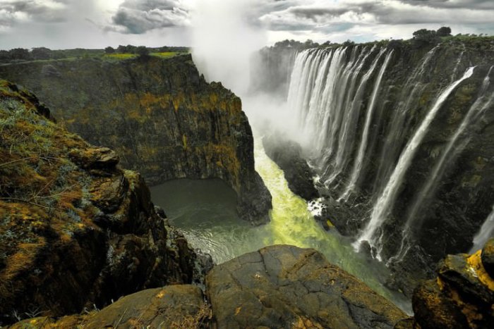 Beautiful Water Falls 1-victoria-falls-in-zimbabve